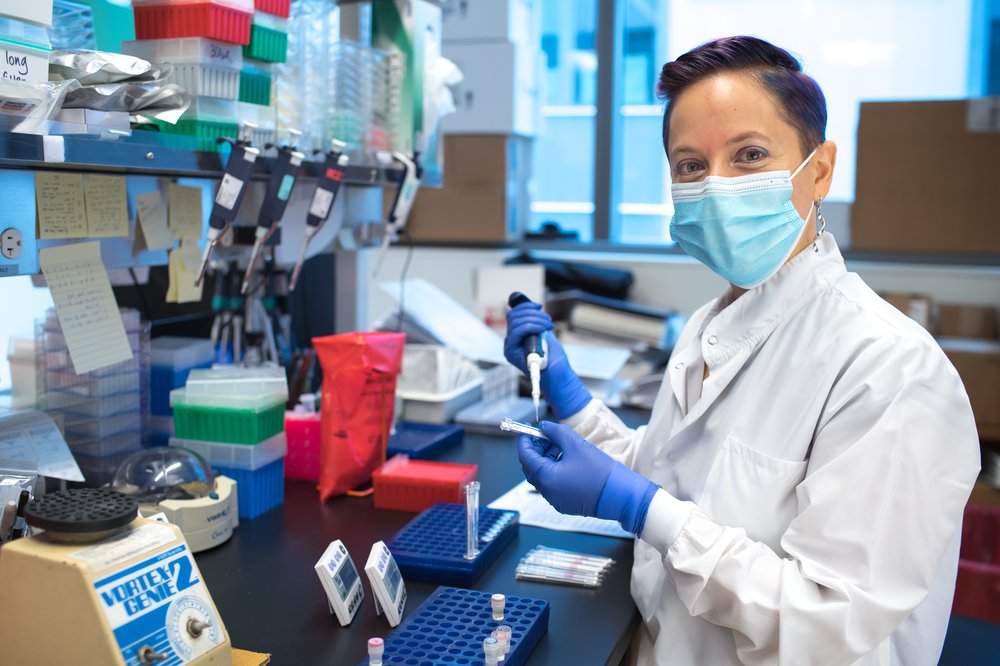 Shirli Israeli, a lab research associate at PATH, working on primary immunodeficiency (PID) rapid diagnostic tests. Photo: PATH/Christopher Nelson.