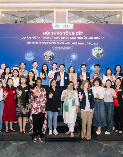 Representatives from the Ministry of Health, NIOEH, Amazon, PATH, and three participating garment factories in Bac Ninh, Bac Giang, and Ninh Binh joined the event.